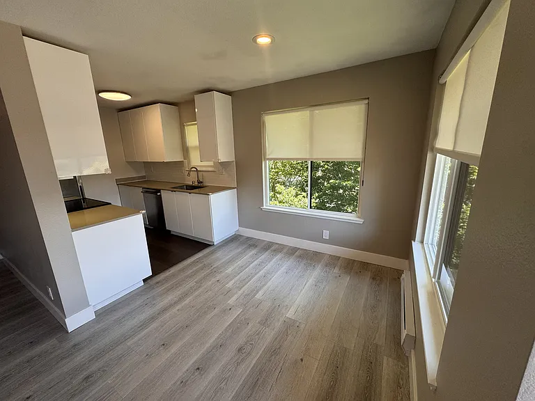 160 Lakeshore Ct — Photo 8