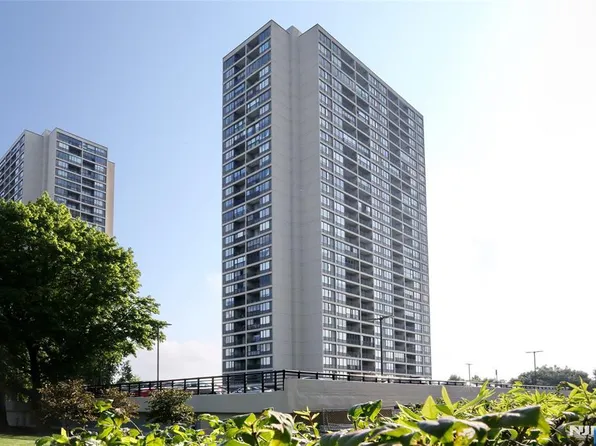 5 Horizon Rd APT 203, Fort Lee, NJ 07024