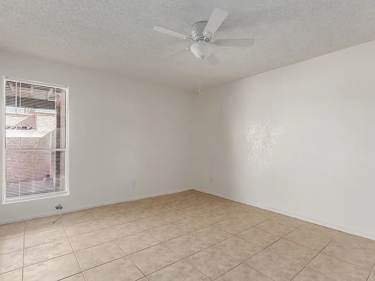 615 N Arrowhead Dr — Photo 15