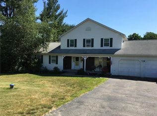 139 Woodfield Dr, Middlebury, CT 06762