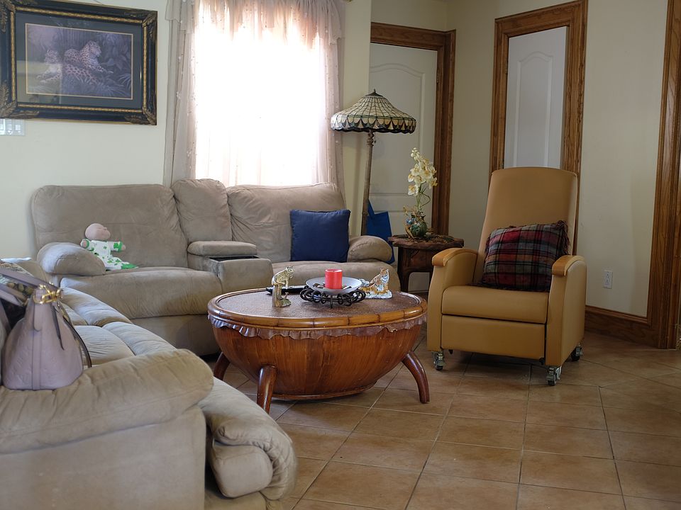 1st image of 2708 Cedro St