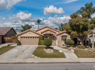 12614 Grand Teton Dr, Bakersfield, CA 93312