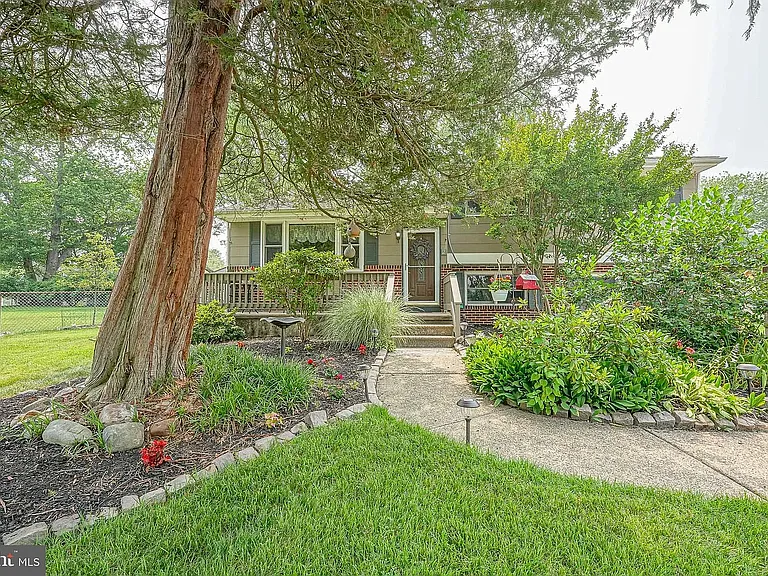 2 Catalina Ct — Photo 2