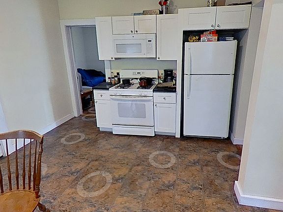2-2 Montfern Avenue Kitchen