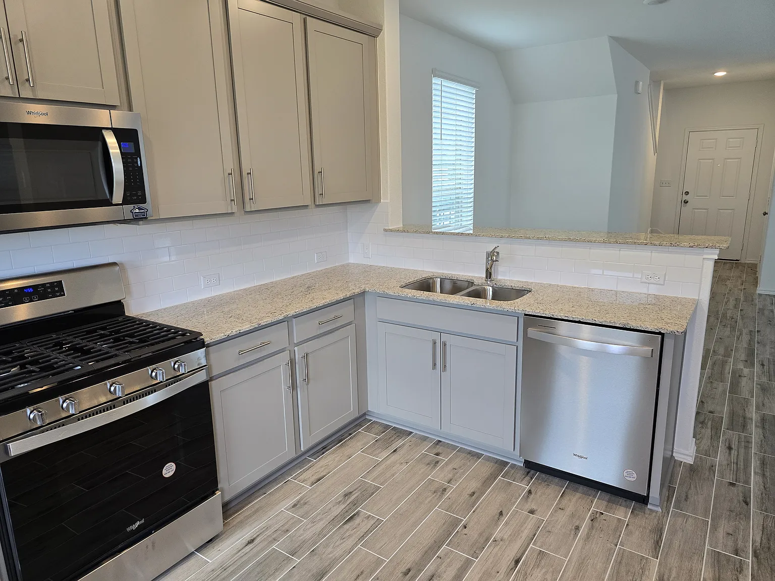 4 bed, 2143 sqft, $2,350 — Photo 4