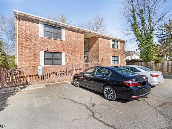 2nd image of 139 Maple Ave APT 204