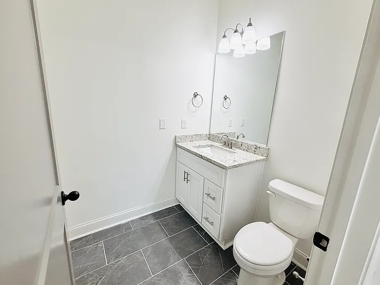 2035 Rosewood Dr — Photo 9