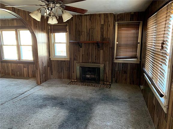 4th image of 616 S Lake Dr