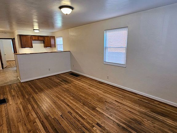 3rd image of 214 Basswood Ave