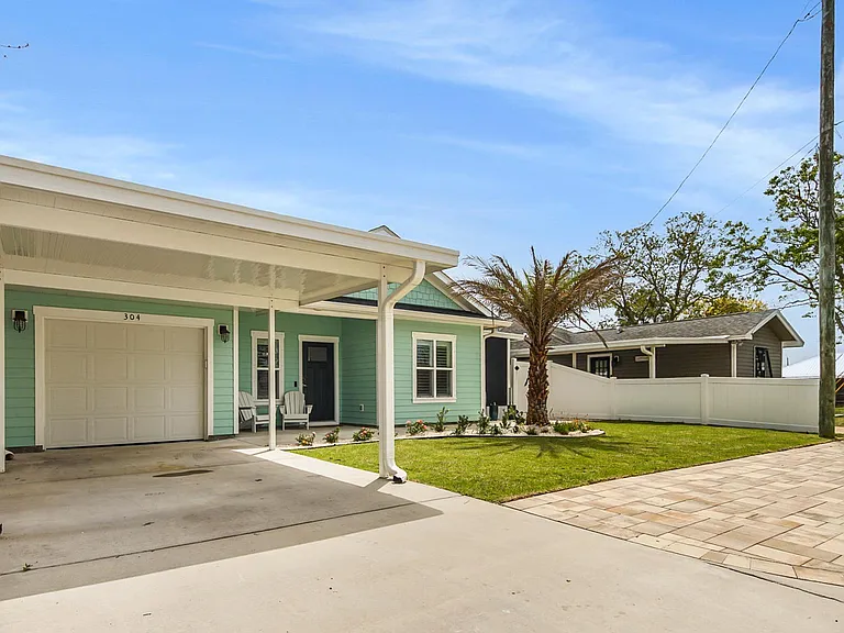 304 Casa Pl — Photo 2