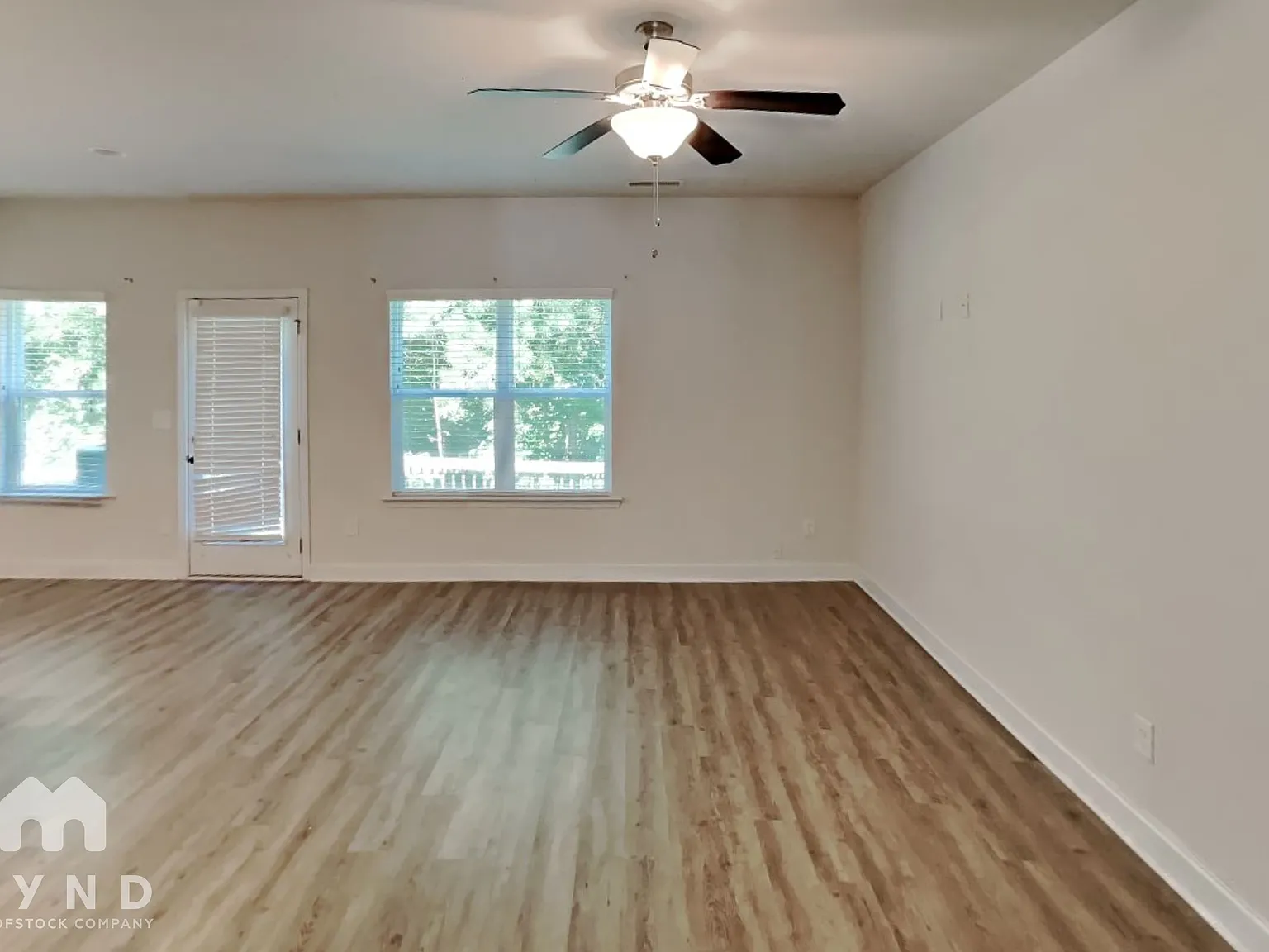 3 bed, 2.5 bath, 1572 sqft, $1,875 — Photo 2