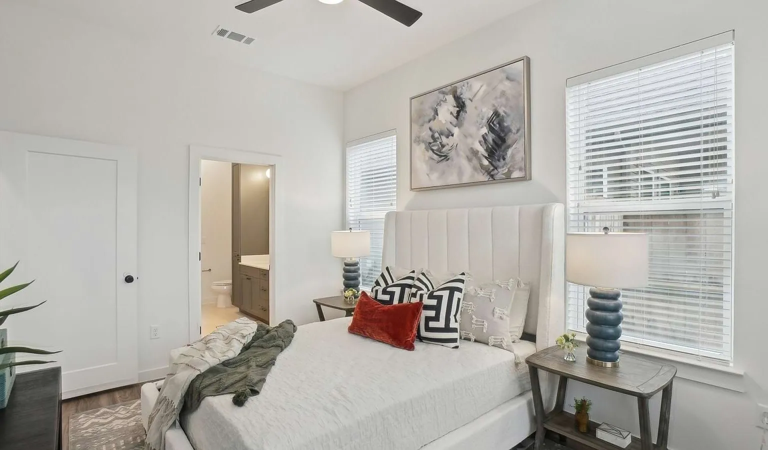 1 bed, 706 sqft, $1,449 — Photo 2