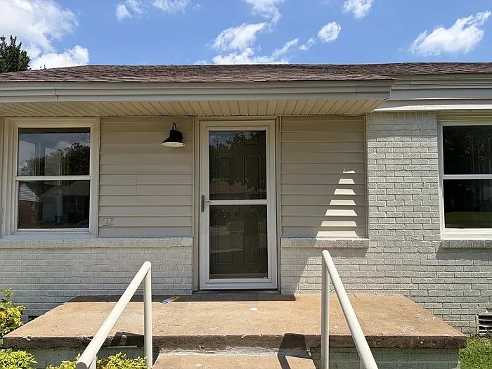 411 Showalter Dr — Photo 2