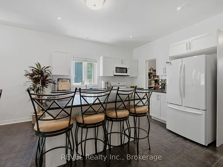 39 Pierpoint Dr — Photo 9