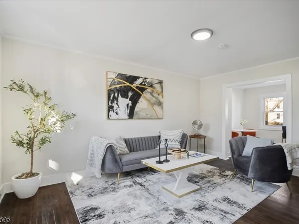 16A Melmore Gdns, East Orange City, NJ 07017
