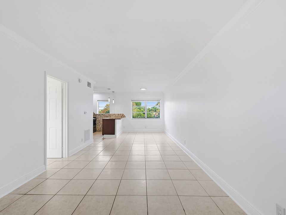 1st image of 1140 NE 9th Ave #18