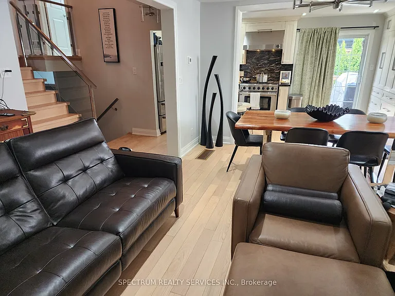 8 Munford Cres — Photo 7
