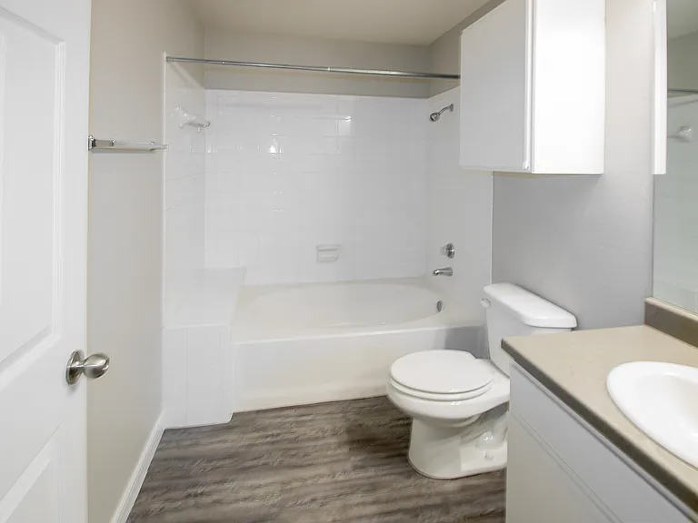 Wyndham Apartments — Photo 10