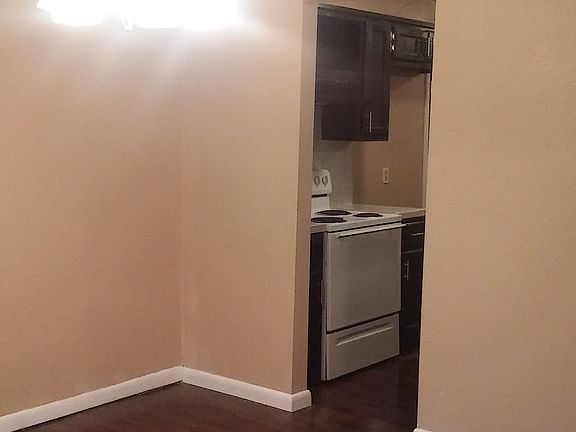2nd image of 1520 17th St NE