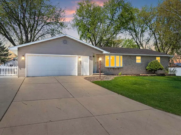 1436 Crestwood Dr, Green Bay, WI 54313