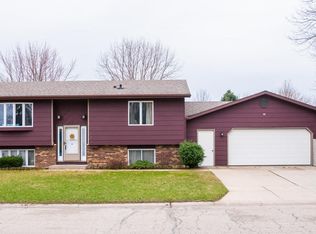 2104 49th Ln NW, Rochester, MN 55901