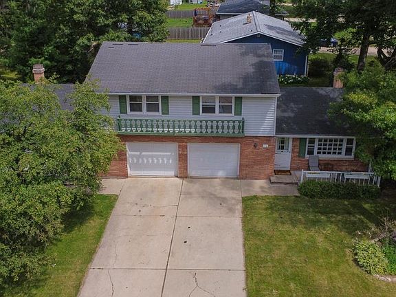 3rd image of 1439 Springdale Ln
