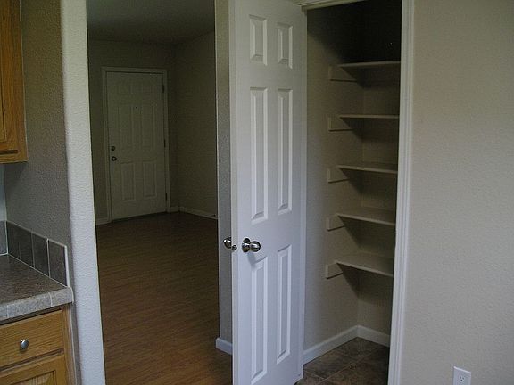 3rd image of 1712 E Greenway Ave