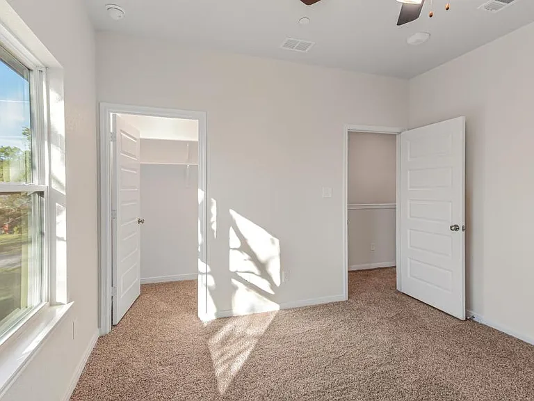 601 W 24th St — Photo 13