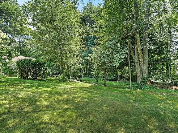 3rd image of 53 Elmwood Rd