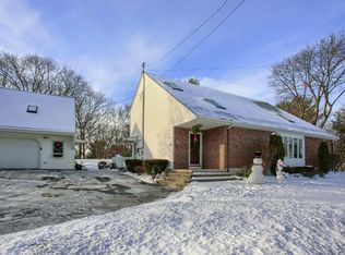 35 Pearl Rd, Saugus, MA 01906
