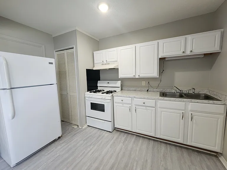 1325 Virginia Ave — Photo 15