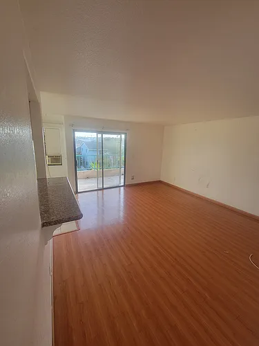 626 W 6th St #110 Photo 1
