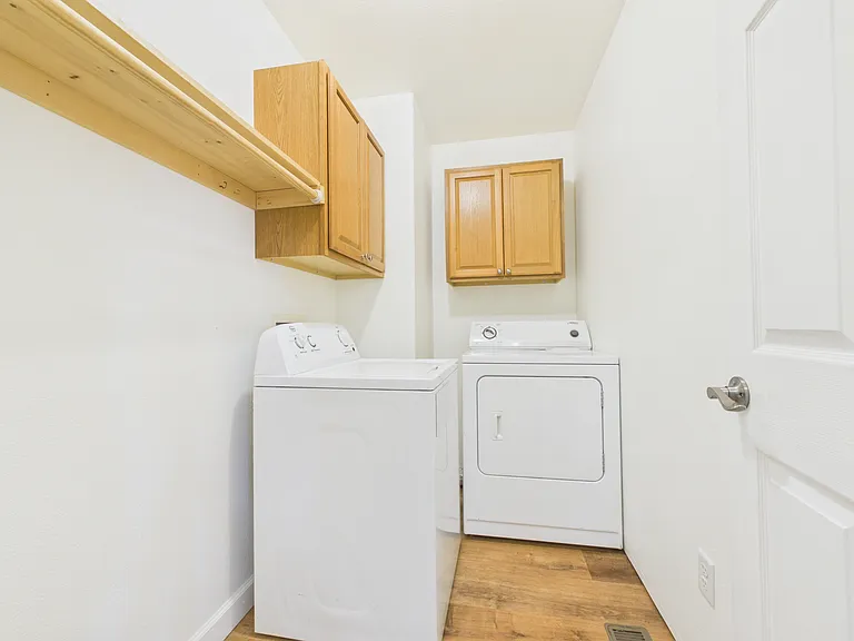 245 Johnson St — Photo 11