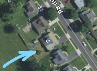 19 Pumpkin Hill Rd, Levittown, PA 19056