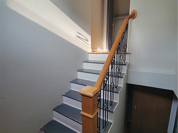 3rd image of 25 Harding St