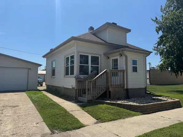 212 7th St, Sheldon, IA 51201