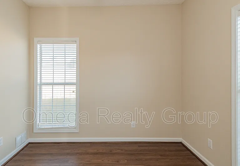 521 McGregor Ct — Photo 32