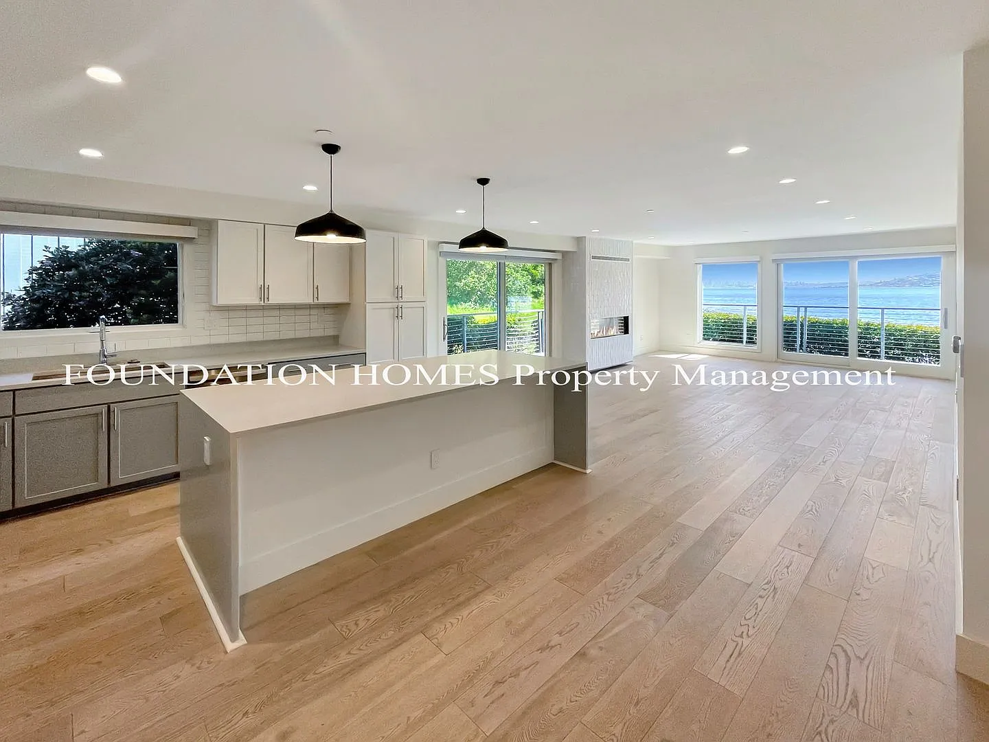 Video - Ultra-Luxury Unit With Sf City View - Foundation — Photo 1