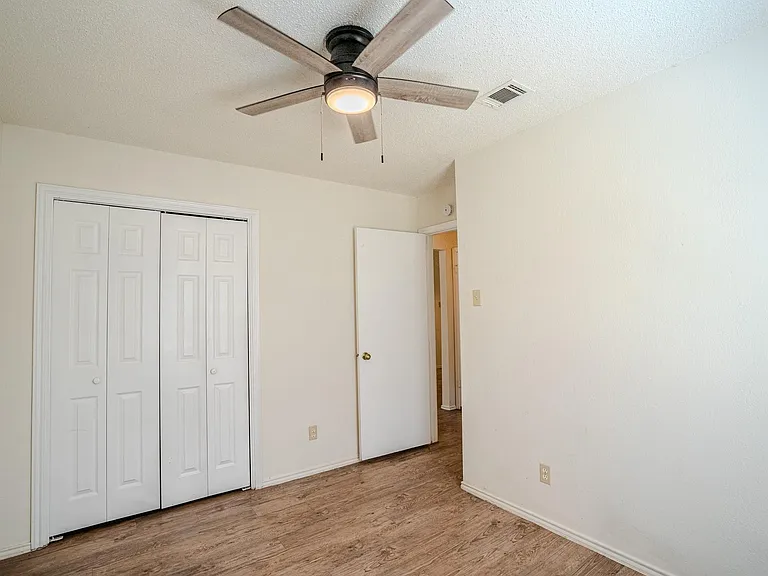 517 Cutty Trl #B — Photo 7