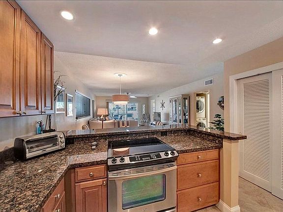 4th image of 1166 Hillsboro Mile APT 27