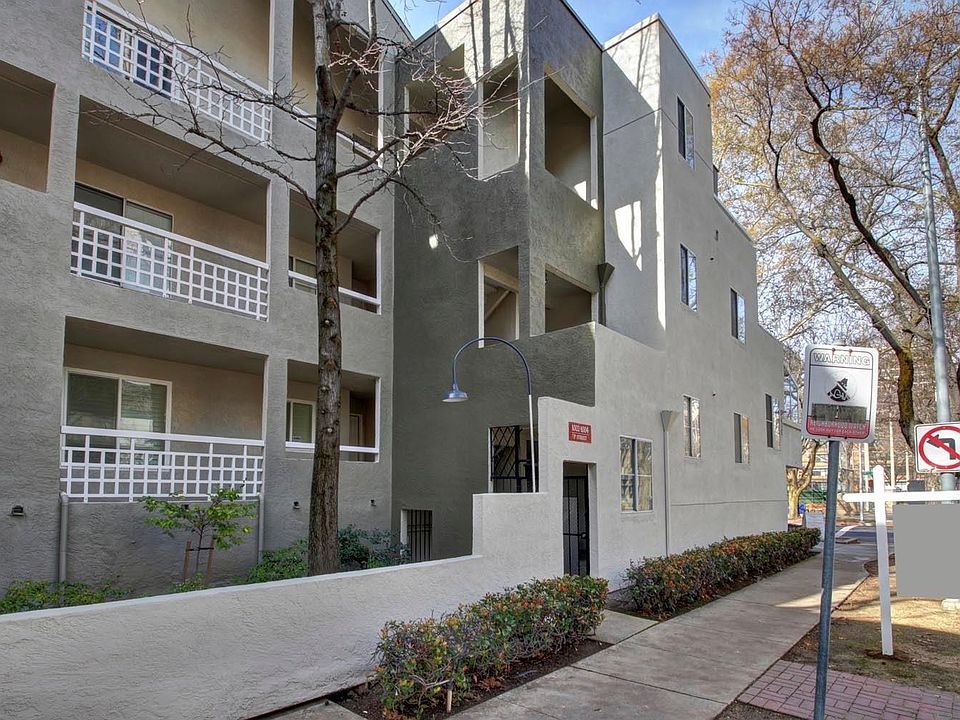 2nd image of 1004 P St Unit 3