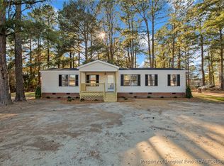 31 Turf Dr, Parkton, NC 28371