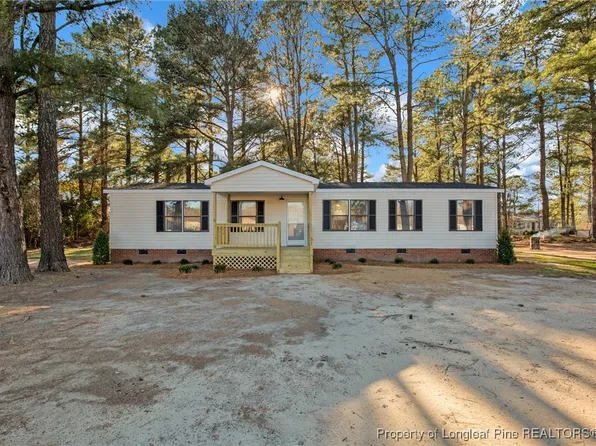 31 Turf Dr, Parkton, NC 28371