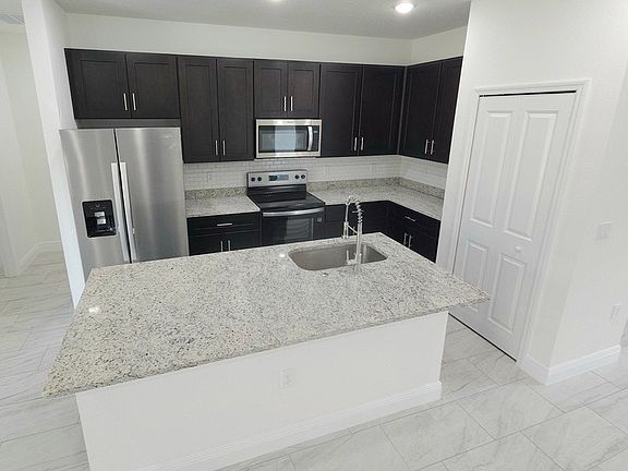4th image of 1681 W Swanson Dr