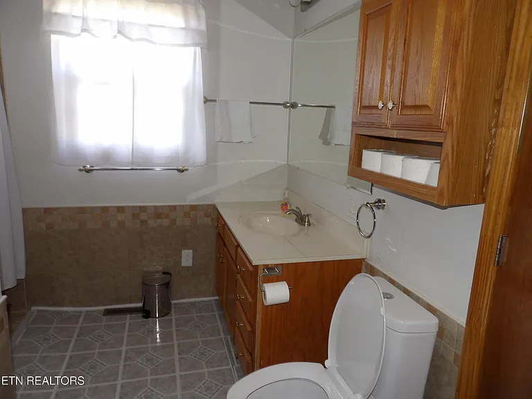 18 Sandra Ln — Photo 9