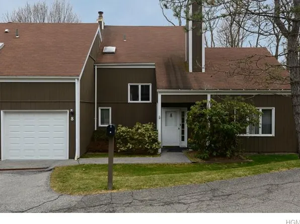 8 Hillside Pl, Chappaqua, NY 10514