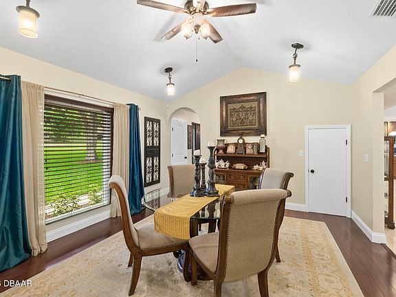 5th image of 105 Willow Bend Ln