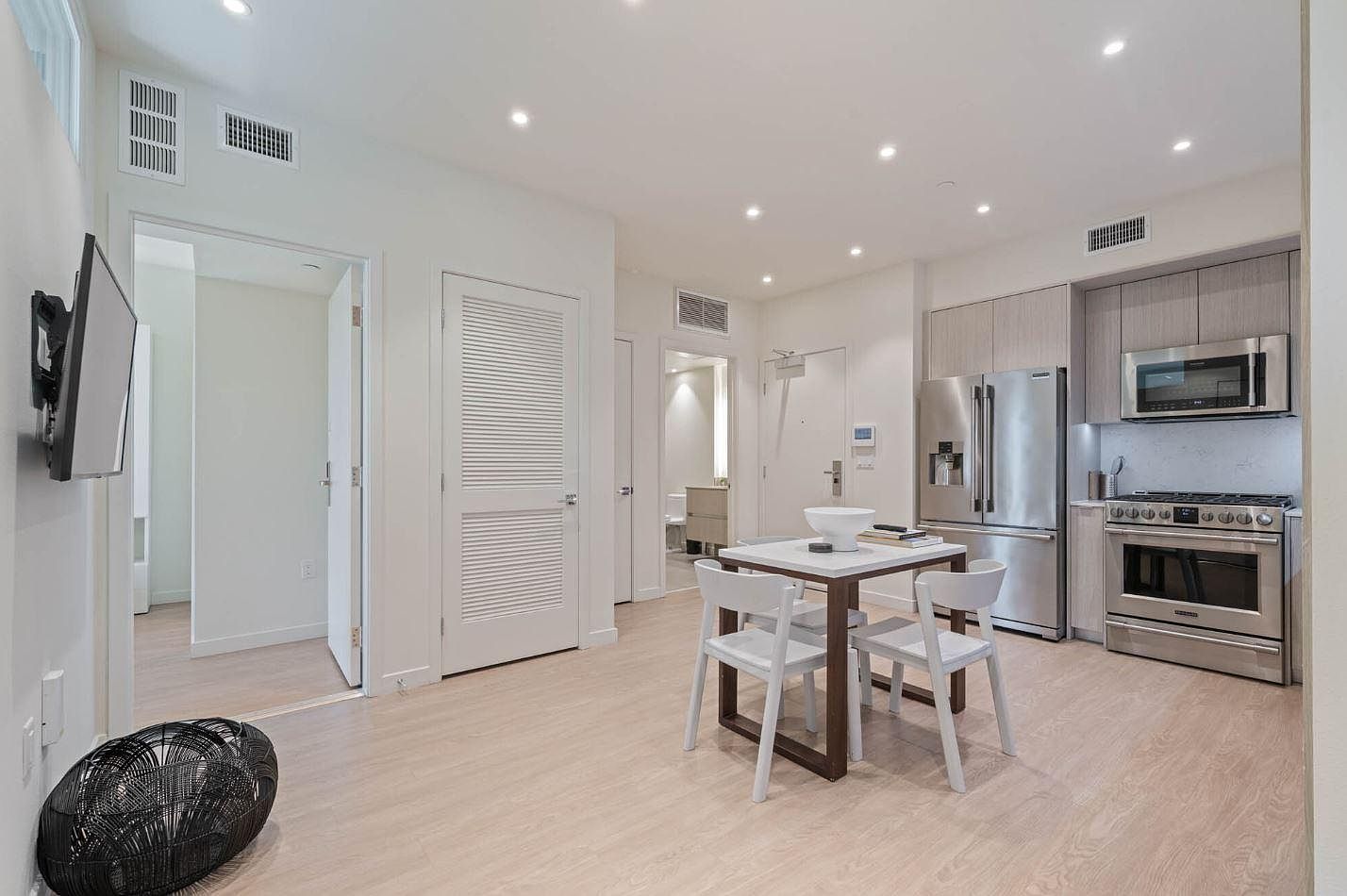 5875 W Interceptor St Vintage Two Bedroom One Bathroom, Los Angeles