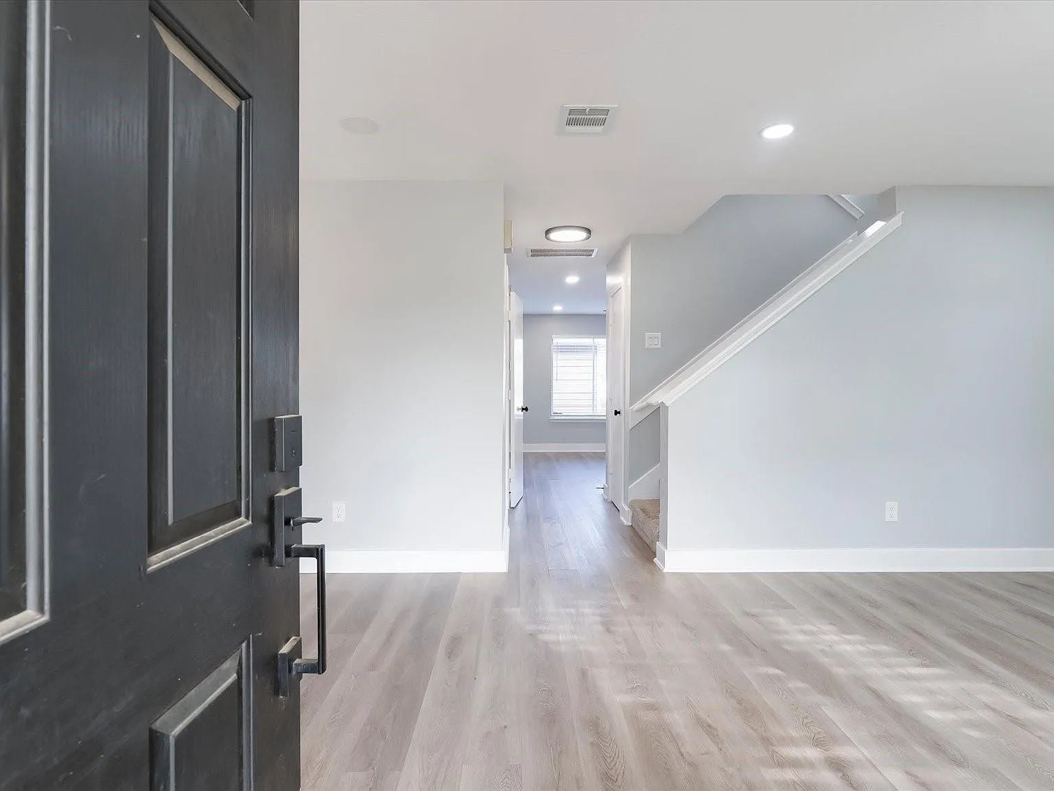3 bed, 2.5 bath, 1716 sqft, $2,150 — Photo 2