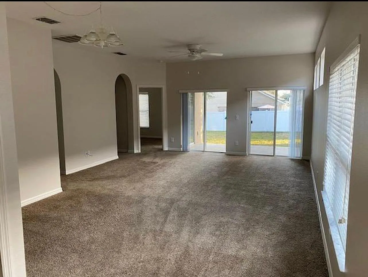 3 bed, 2061 sqft, $2,199 — Photo 2